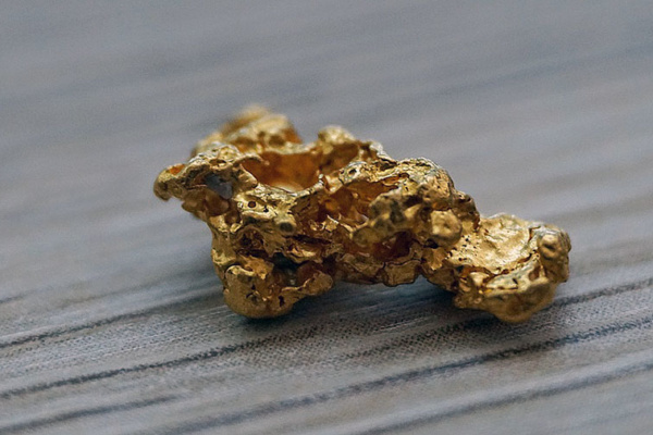 كيف احصل على سبائك الذهب للتجارة فيه وما هي مميزات وعيوب المتاجرة في الذهب
