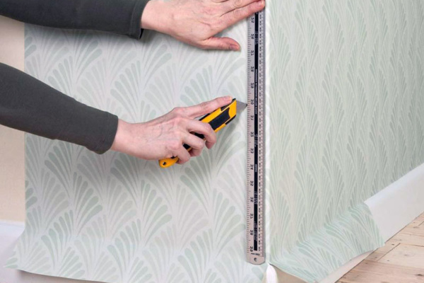 كيفية إزالة ورق الجدران بسهولة | اكتشف خطوات التخلص من ورق الحائط وهل يجوز تركيب ورق الجدران