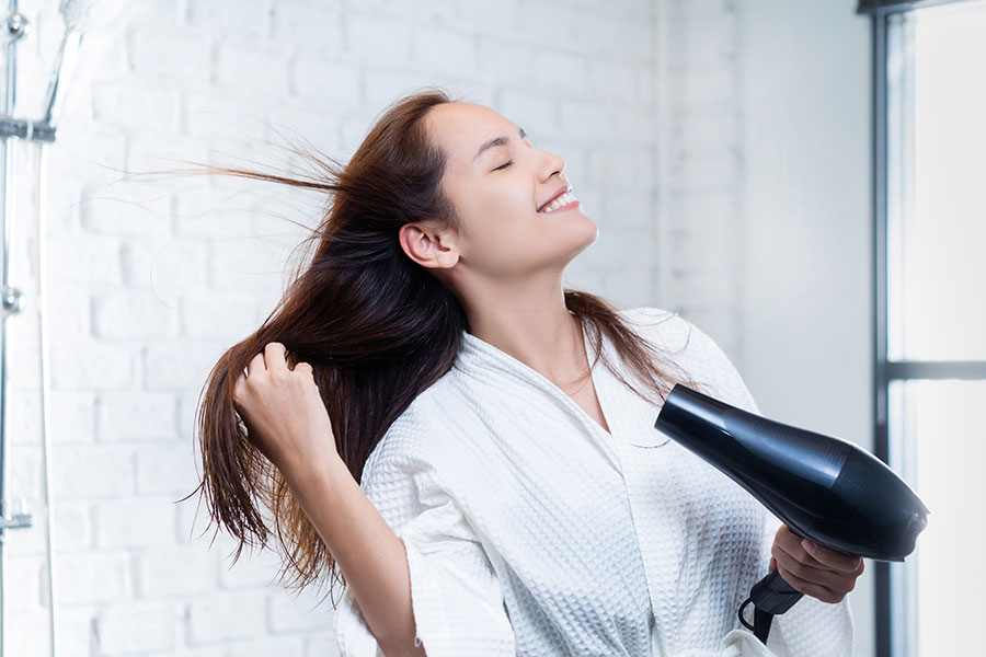 كيفية استشوار الشعر الخشن للنساء في المنزل | اكتشفي خطوات إستشوار الشعر