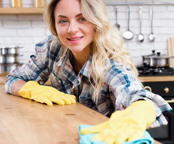 شركة تنظيف شقق بالمجمعة – أفضل عمالة منزلية مدربة على غسيل الكنب والموكيت بالبخار